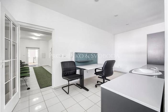 Prodej ordinace, Křižanov, Benešovo náměstí, 530 m2