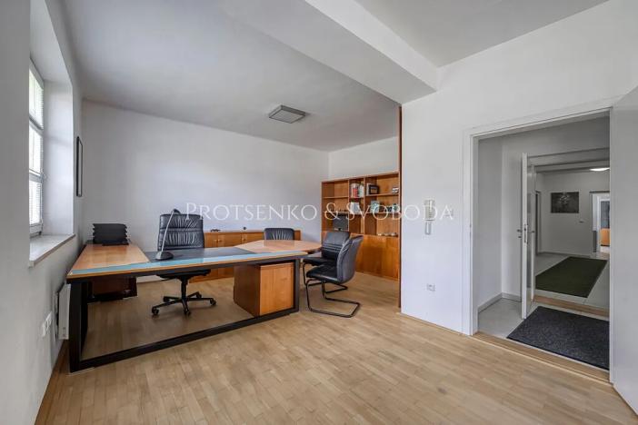 Prodej ordinace, Křižanov, Benešovo náměstí, 530 m2