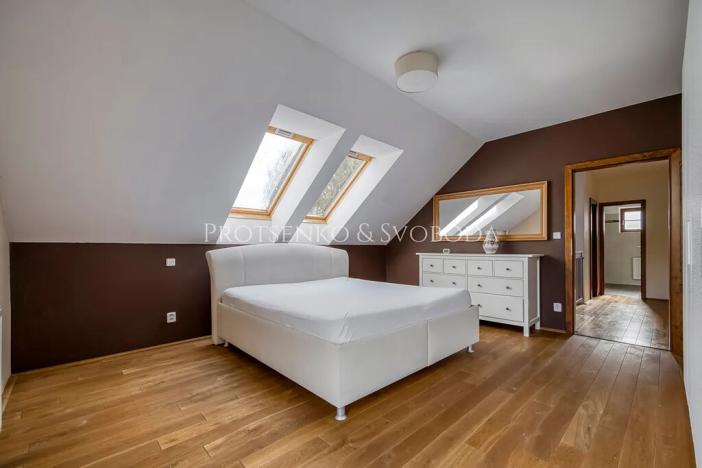 Prodej rodinného domu, Mořina, 239 m2