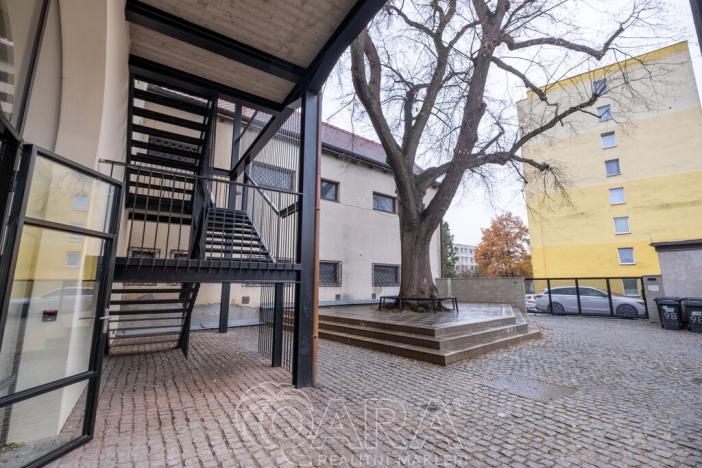 Pronájem komerční nemovitosti, Brandýs nad Labem-Stará Boleslav - Brandýs nad Labem, Masarykovo náměstí, 89 m2