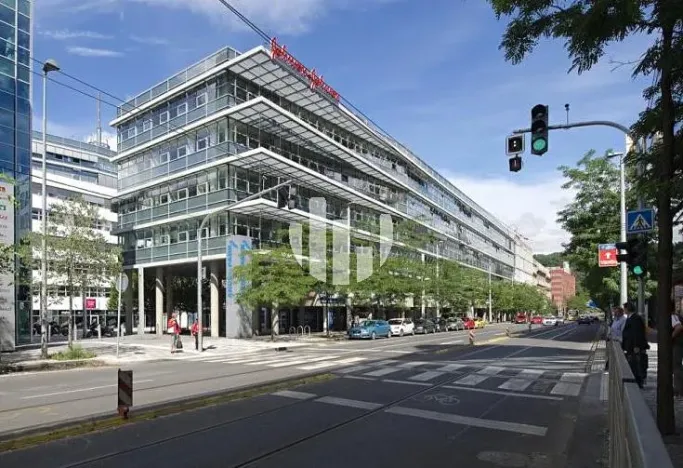 Pronájem kanceláře, Praha - Smíchov, Radlická, 432 m2