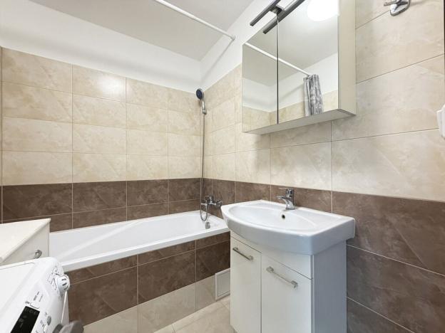 Pronájem bytu 2+1, Pardubice - Zelené Předměstí, nábřeží Závodu míru, 58 m2