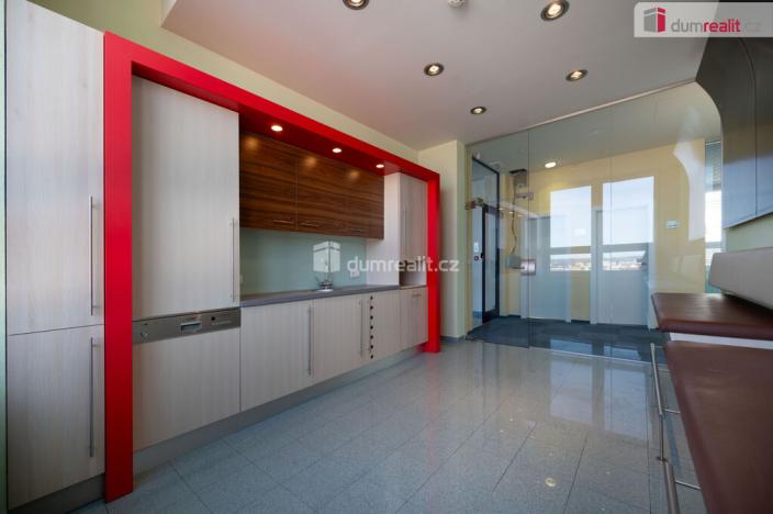 Pronájem kanceláře, České Budějovice - České Budějovice 6, Jeronýmova, 2300 m2