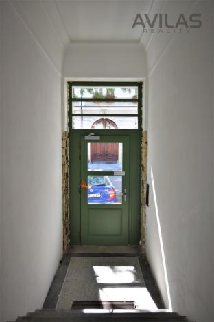 Pronájem bytu 1+kk, Praha - Smíchov, U Nikolajky, 32 m2