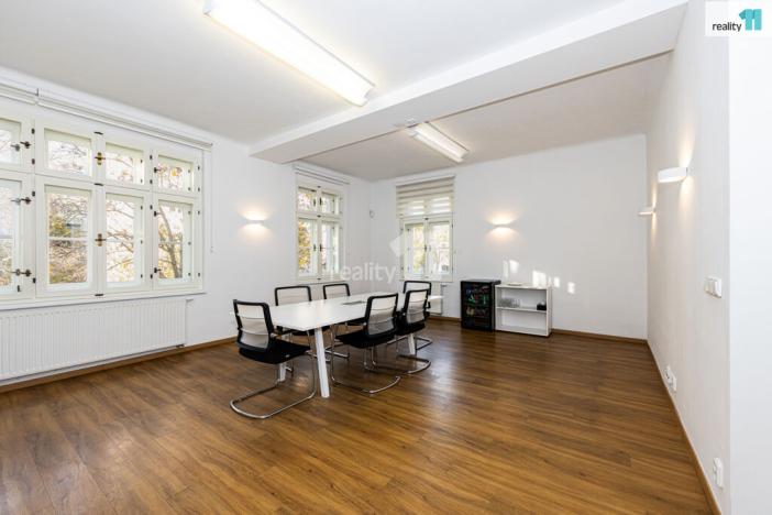 Pronájem kanceláře, Praha, Na dolinách, 200 m2