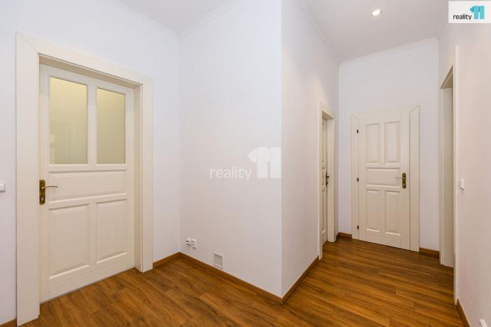 Pronájem kanceláře, Praha, Na dolinách, 200 m2