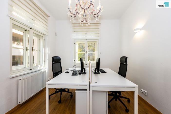 Pronájem kanceláře, Praha, Na dolinách, 200 m2