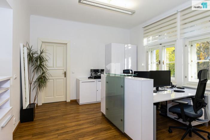 Pronájem kanceláře, Praha, Na dolinách, 200 m2