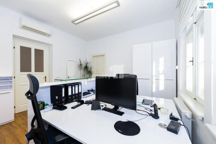 Pronájem kanceláře, Praha, Na dolinách, 200 m2