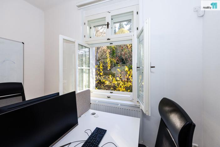 Pronájem kanceláře, Praha, Na dolinách, 200 m2