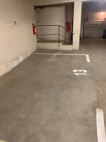 Pronájem garážového stání, Praha - Holešovice, Osadní, 11 m2