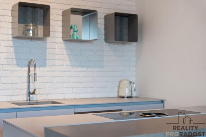 Pronájem bytu 2+kk, Praha - Holešovice, Sanderova, 65 m2