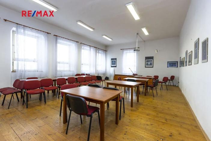 Prodej výrobních prostor, Dašice, náměstí T. G. Masaryka, 2490 m2