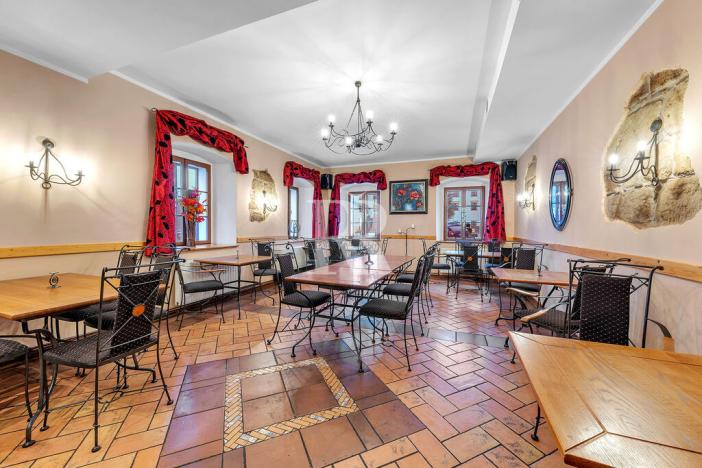 Prodej činžovního domu, Nový Bor, nám. Míru, 507 m2