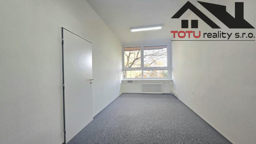 Pronájem kanceláře, Chrudim, Palackého třída, 17 m2
