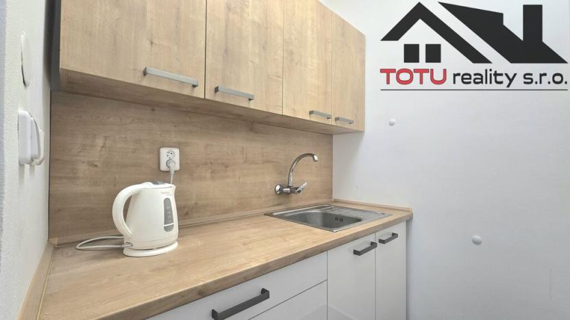 Pronájem kanceláře, Chrudim, Palackého třída, 17 m2