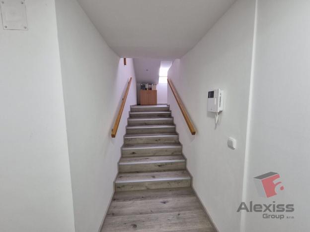 Pronájem kanceláře, Praha - Nusle, Sinkulova, 141 m2