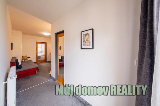 Pronájem bytu 2+kk, Praha - Smíchov, U Santošky, 50 m2