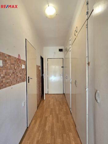 Prodej bytu 2+1, Praha - Suchdol, Kamýcká, 48 m2