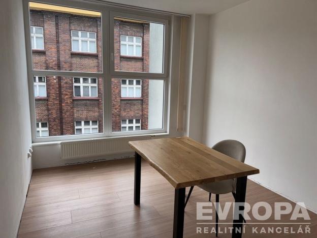 Pronájem kanceláře, Jablonec nad Nisou, Komenského, 20 m2