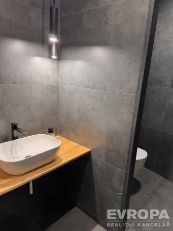 Pronájem obchodního prostoru, Jablonec nad Nisou, Komenského, 19 m2