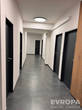 Pronájem obchodního prostoru, Jablonec nad Nisou, Komenského, 19 m2