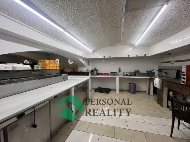 Pronájem restaurace, Praha - Nusle, náměstí Generála Kutlvašra, 300 m2