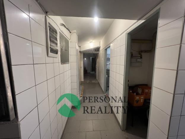 Pronájem restaurace, Praha - Nusle, náměstí Generála Kutlvašra, 300 m2