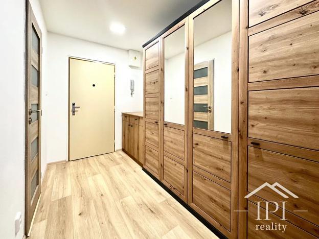 Pronájem bytu 2+kk, Praha - Střížkov, Šluknovská, 39 m2