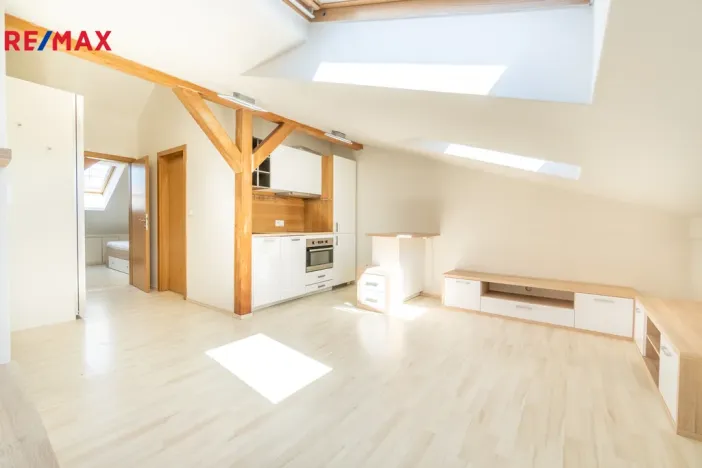 Pronájem bytu 2+kk, Praha - Libeň, Davídkova, 40 m2