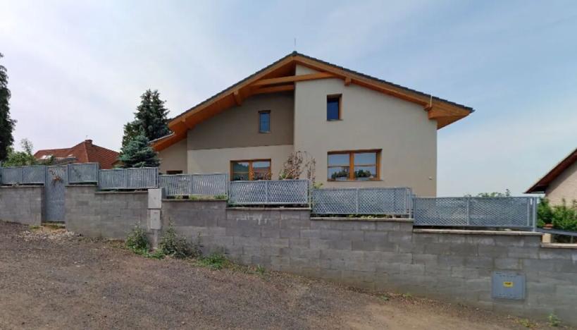 Pronájem bytu 3+1, Kostomlaty pod Milešovkou, Husova, 100 m2