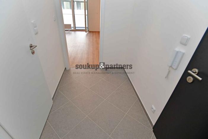 Prodej bytu 1+kk, Praha, Návarovská, 34 m2