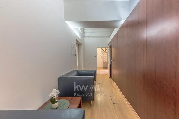 Pronájem kanceláře, Praha - Bubeneč, Jana Zajíce, 270 m2