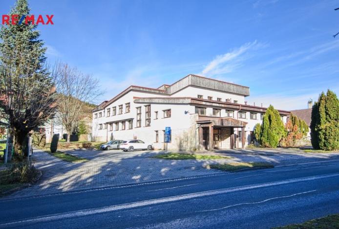 Prodej ubytování, Velké Karlovice, 1770 m2