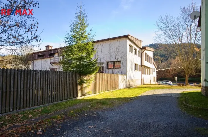 Prodej ubytování, Velké Karlovice, 1770 m2