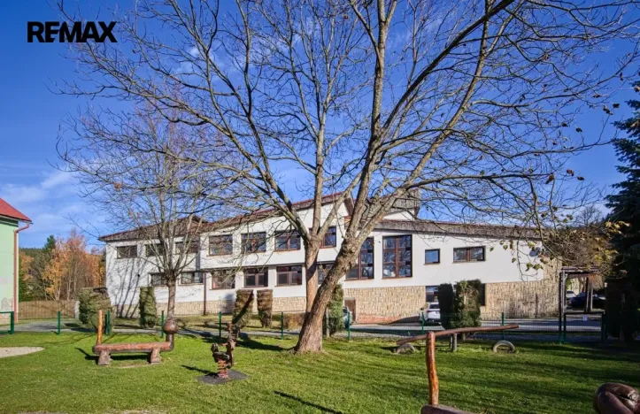 Prodej ubytování, Velké Karlovice, 1770 m2