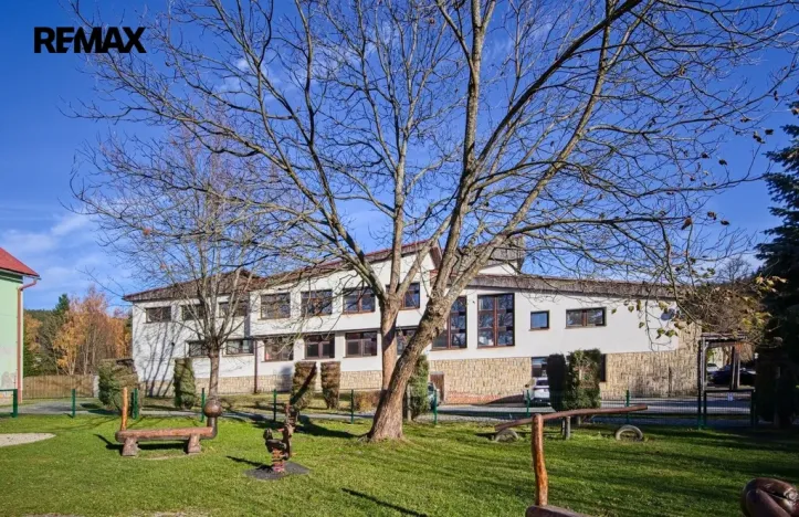 Prodej ubytování, Velké Karlovice, 1770 m2