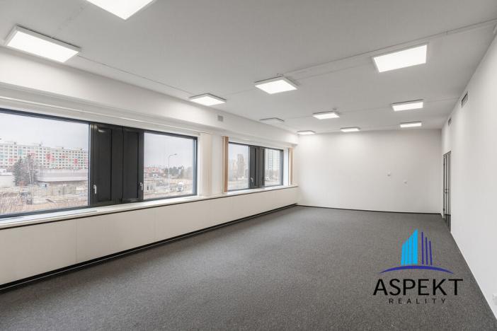 Pronájem kanceláře, Praha - Chodov, Líbalova, 107 m2