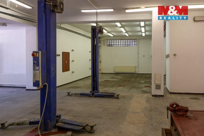 Prodej rodinného domu, Nepomyšl, 410 m2