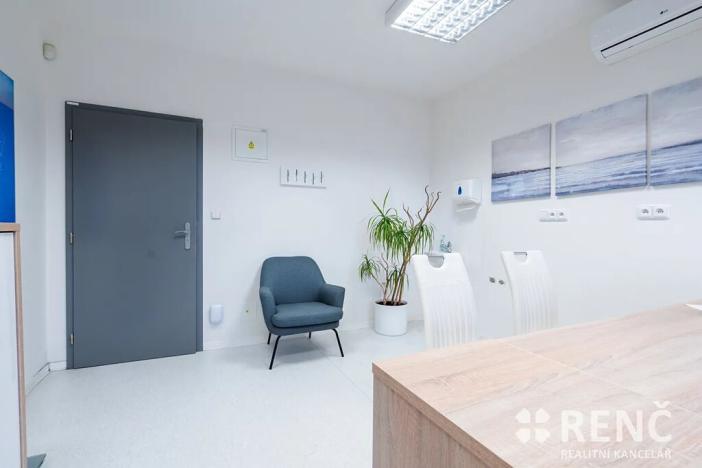 Pronájem kanceláře, Brno, Slovákova, 129 m2