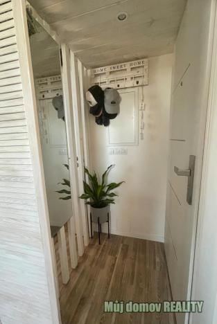 Pronájem bytu 2+kk, Praha - Ruzyně, Zbuzanská, 37 m2