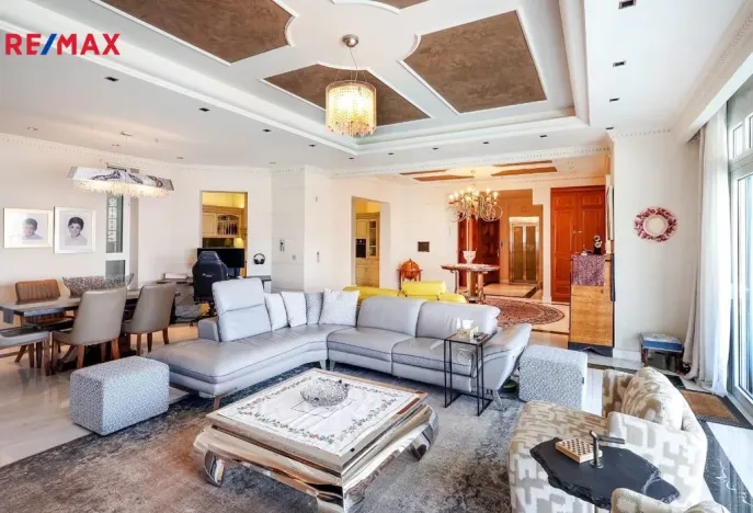 Prodej vily, East Attica Regional Unit,Řecko, 1285 m2