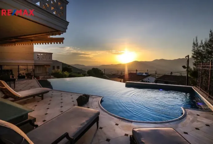 Prodej vily, East Attica Regional Unit,Řecko, 1285 m2