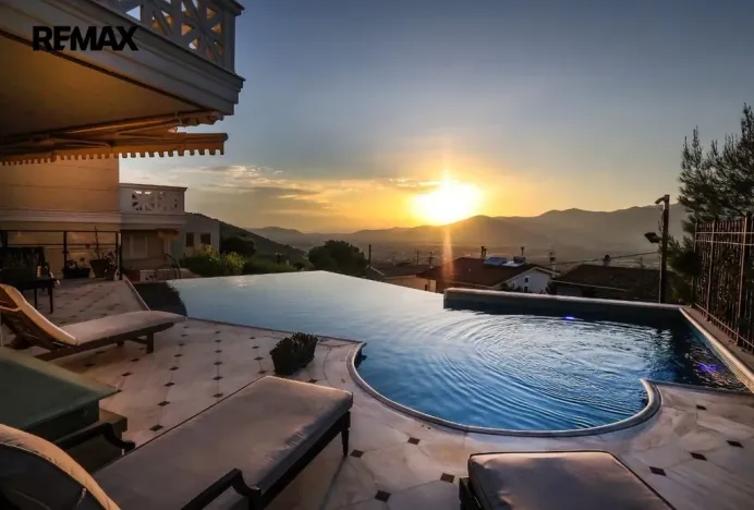 Prodej vily, East Attica Regional Unit,Řecko, 1285 m2