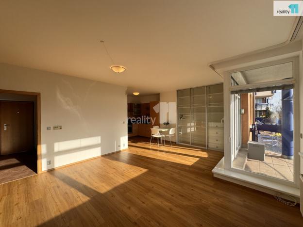 Pronájem bytu 1+kk, Praha - Libeň, Nad Okrouhlíkem, 45 m2