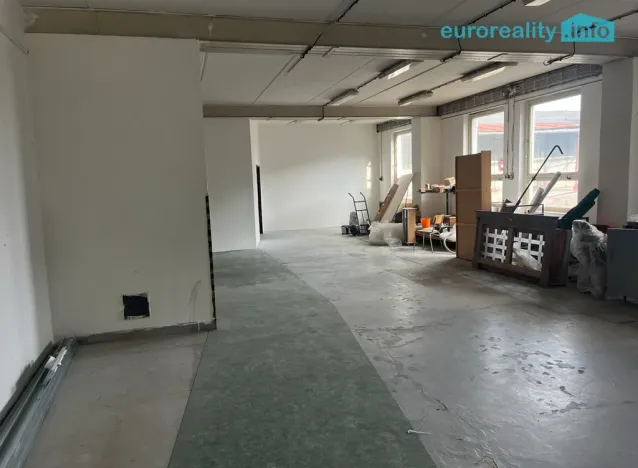 Pronájem skladu, Mariánské Lázně, třída Vítězství, 120 m2