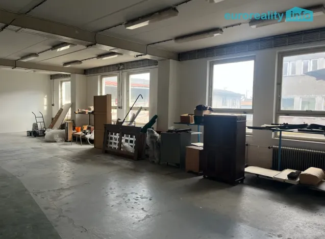 Pronájem skladu, Mariánské Lázně, třída Vítězství, 120 m2