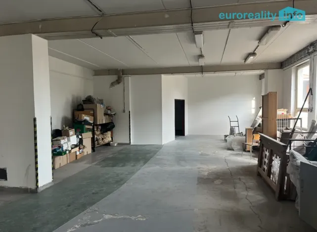 Pronájem skladu, Mariánské Lázně, třída Vítězství, 112 m2