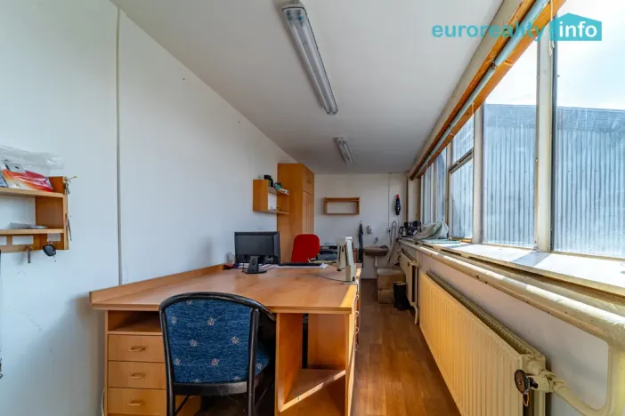 Pronájem skladu, Mariánské Lázně, třída Vítězství, 900 m2