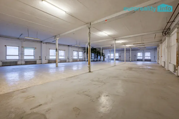 Pronájem skladu, Mariánské Lázně, třída Vítězství, 607 m2